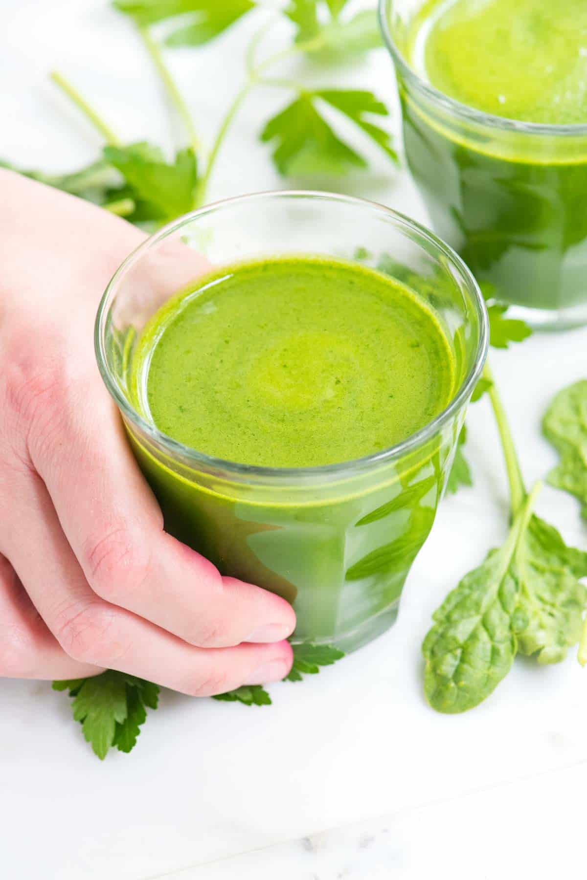 How to Make a Refreshing Green Detox Juice at Home