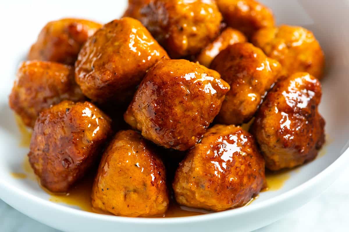 What ingredients are needed for hot honey chicken meatballs?