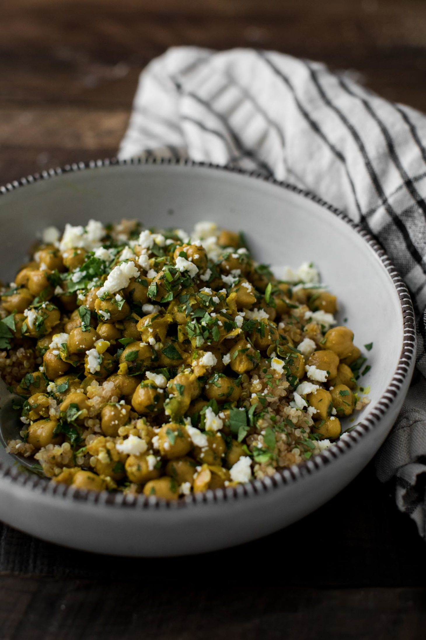 Step-by-step guide to making curried chickpea salad bowls