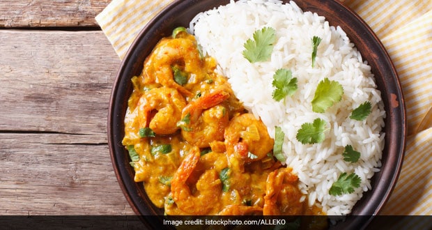 Combine the Prawns and Curry Sauce